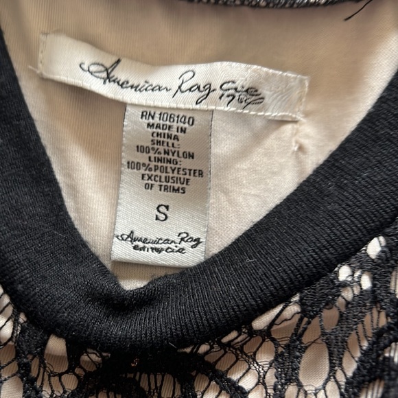 Woman’s dress - Picture 2 of 2